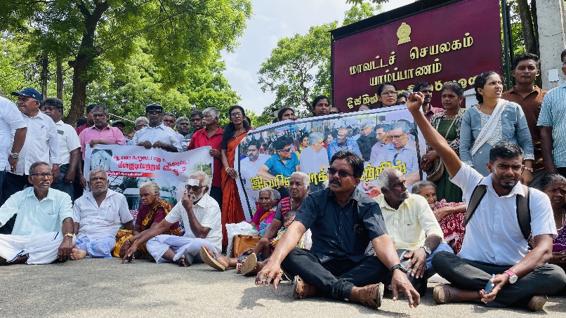 Protest at Jaffna District Secretariat